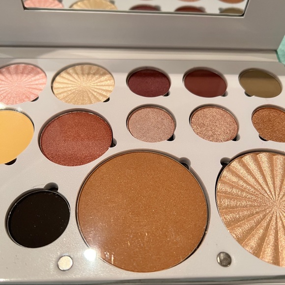OFRA Cosmetics Pro Palette - Glow Into The Winter - Picture 4 of 10